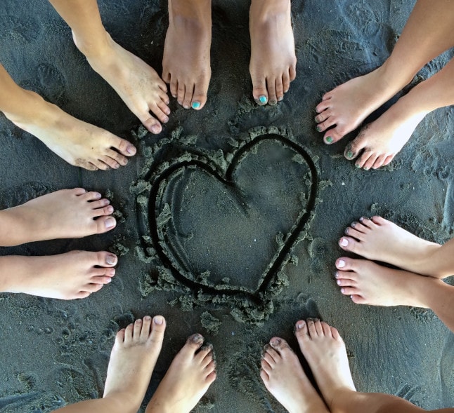 7 PSYCHIC SIGNS YOU Are In Someone's Constant Thoughts 7 where your feet are pointing