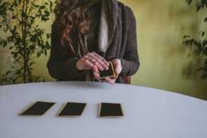 How Love Tarot Cards Can Help You