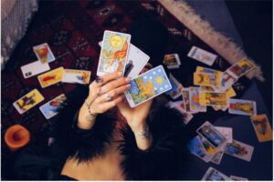 How Love Tarot Cards Can Help You