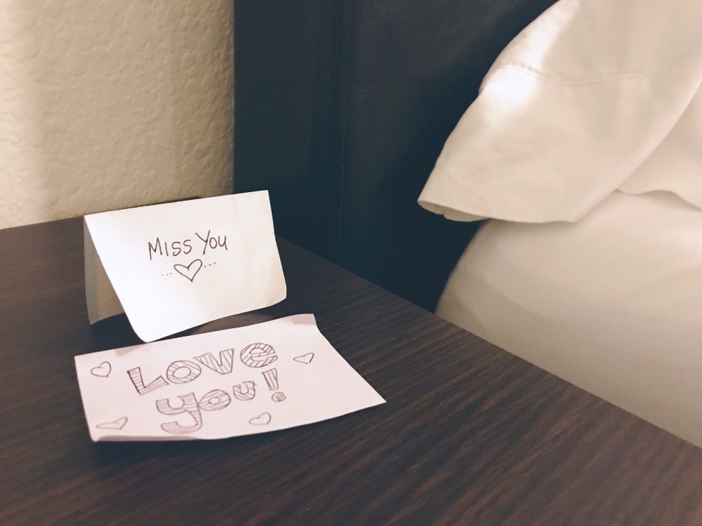 love notes on bedside table 5VHRCA9 min