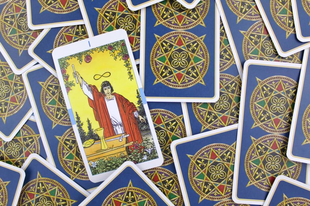 Love Tarot and The Magician Card