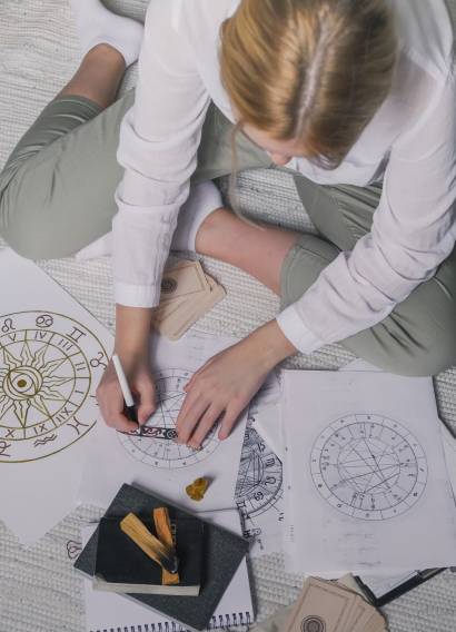 astrology-astrologer-calculates-natal-chart-and-m-2021-11-01-17-01-13-utc-min love tarot for free