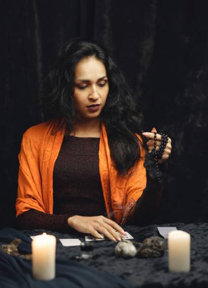 portrait-of-fortune-teller-in-a-dark-room-2022-06-03-04-50-20-utc-min 3 cad tarot spread for love